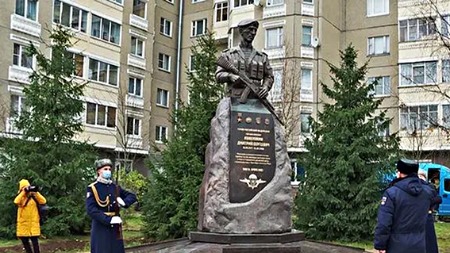 04_Памятник Дмитрию Кожемякину